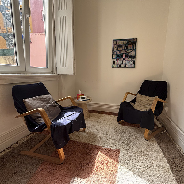 Foto de um dos gabinete de consultas de psicologia e terapia no CPMP em Lisboa.